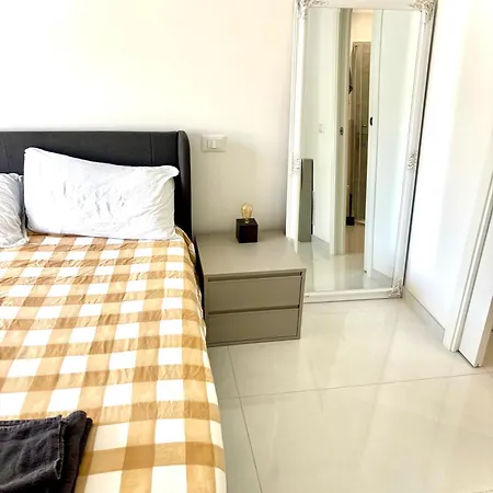 Fabfour White - Via Tolmezzo 32 - With Parking Apartamento