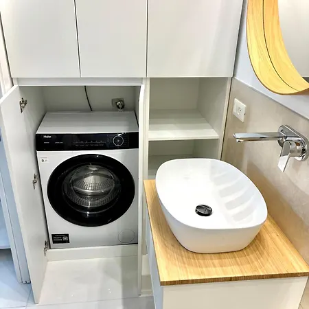 Διαμέρισμα Fabfour White - Via Tolmezzo 32 - With Parking *